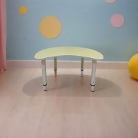 Стол детский ЛДСП регулируемый на м/к